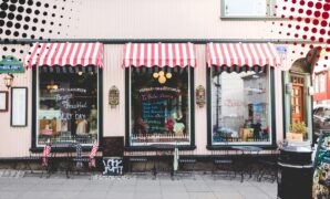 Franchise vs. Independent Business: Pros & Cons in 2025